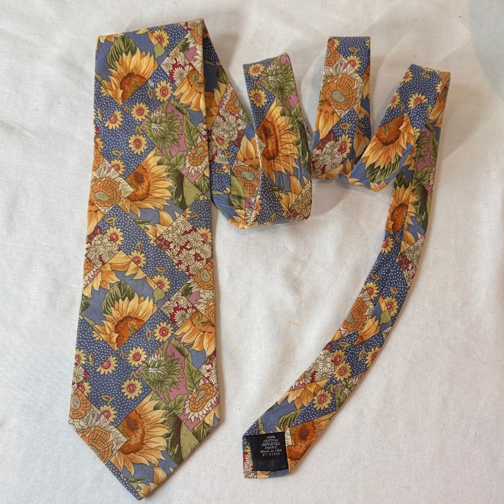 American Eagle Outfitters Floral Fall Tie